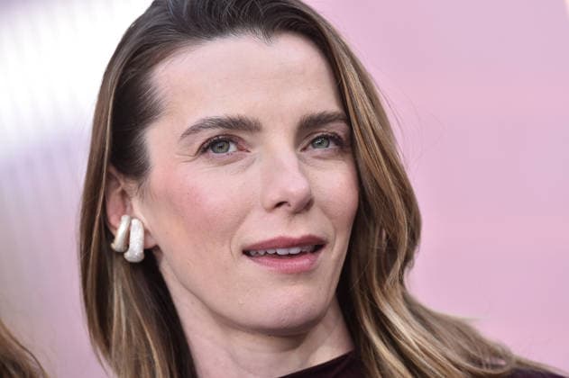 Netflix™s ˜Office Romance™ World Premiere Betty Gilpin arriving to the Netflix™s Office Romance world premiere held at The Egyptian Theatre on May 26, 2026 in Hollywood, CA. Hollywood The Egyptian Theatre California USA Copyright: xLISAxOConnorx xAFF-USA.comx