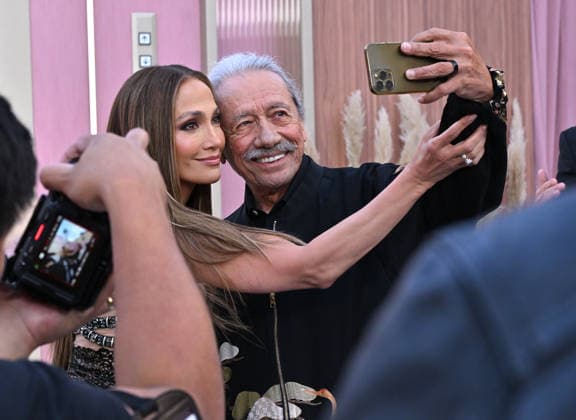 Netflix™s ˜Office Romance™ World Premiere Jennifer Lopez and Edward James Olmos arriving to the Netflix™s Office Romance world premiere held at The Egyptian Theatre on May 26, 2026 in Hollywood, CA. Hollywood The Egyptian Theatre California USA Copyright: xLISAxOConnorx xAFF-USA.comx