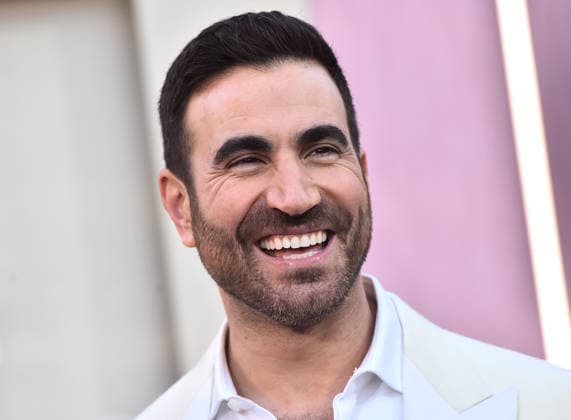 Netflix™s ˜Office Romance™ World Premiere Brett Goldstein arriving to the Netflix™s Office Romance world premiere held at The Egyptian Theatre on May 26, 2026 in Hollywood, CA. Hollywood The Egyptian Theatre California USA Copyright: xLISAxOConnorx xAFF-USA.comx