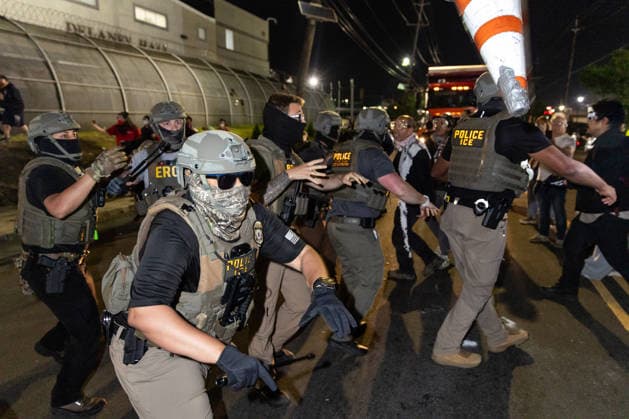 Federal immigration officers clash with protesters in New Jersey NEW YORK, UNITED STATES - MAY 26: Federal immigration officers clash with protesters outside Delaney Hall in Newark, New Jersey, U.S., May 26, 2026. Mostafa Bassim Anadolu New Jersey United States. Editorial use only. Please get in touch for any other usage.  Copyright: x2026xAnadoluxMostafaxBassimx