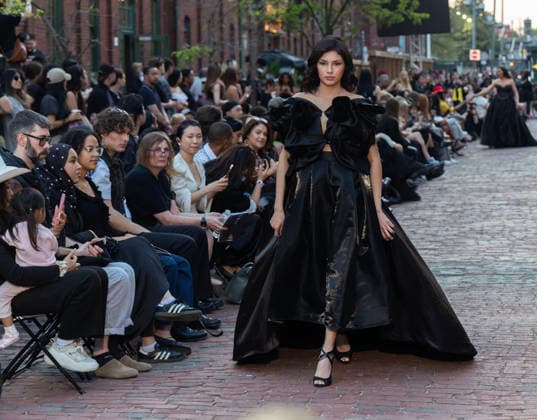 (260527) -- TORONTO, May 27, 2026 -- A model presents a creation on a pedestrian street during the Fashion Art Toronto s Fashion Week Spring Summer 2026 in Toronto, Canada, on May 26, 2026. (Photo by Xinhua) CANADA-TORONTO-FASHION WEEK ZouxZheng 