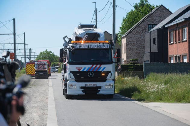 Several Injured in A Collision Between a School Bus and A Train - Belgium In Belgium, a collision between a school bus and a train left four people dead, including two children, on May 26, 2026. The damaged minibus was evacuated after being struck by a train in Buggenhout at a railroad crossing. Photo by Monasse T ANDBZ ABACAPRESS.COM Belgium  Copyright: xMonassexThierry ANDBZ ABACAx