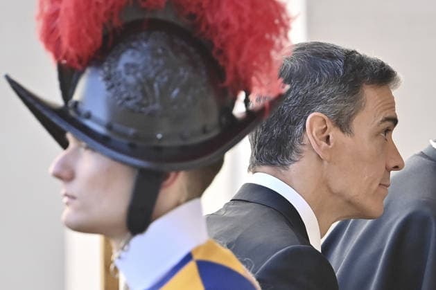 Pedro Sanchez at the Vatican to meet Pope Leo XIV VATICAN CITY, VATICAN, MAY 27: Spain s Prime Minister Pedro Sanchez arrives in St. Damaso courtyard for his meetings with Pope Leo XIV and with Vatican Secretary of State Cardinal Pietro Parolin, at the Vatican, on May 27, 2026. Isabella Bonotto Anadolu Vatican City Vatican. Editorial use only. Please get in touch for any other usage.  Copyright: x2026xAnadoluxIsabellaxBonottox