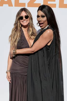 Heidi Klum und Catherrine Leclery beim Calzedonia Summer Club im Beach Club km68 . Köln, 26.05.2026 *** Heidi Klum and Catherrine Leclery at the Calzedonia Summer Club at Beach Club km68 Cologne, 26 05 2026 Foto:xR.xSchmiegeltx xFuturexImagex calzedonia_6611