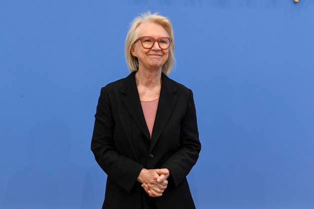 ABB BPK-GUTACHTEN - Prof. Prof. Dr. Dr. h.c. Monika Schnitzer, Vorsitzende Bericht zum Thema Vorstellung des Fruehjahrsgutachten 2026-Sachverstaendigenrat zur Begutachtung der gesamtwirtschaftlichen Entwicklung auf der BPK Bundespressekonferenz in Berlin am 27.05.2026 Berlin Deutschland *** ABB BPK GUTACHTEN Prof Prof Prof Dr Dr h c Monika Schnitzer, Chairwoman Report on the presentation of the 2026 Spring Report of the German Council of Economic Experts at the BPK Federal Press Conference in Berlin on 27 05 2026 Berlin Germany