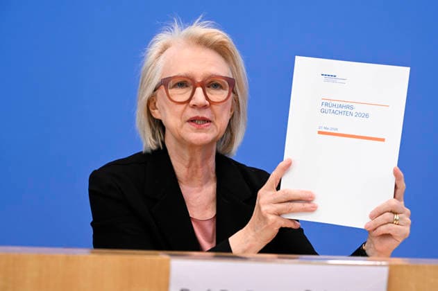 ABB BPK-GUTACHTEN - Prof. Prof. Dr. Dr. h.c. Monika Schnitzer, Vorsitzende Bericht zum Thema Vorstellung des Fruehjahrsgutachten 2026-Sachverstaendigenrat zur Begutachtung der gesamtwirtschaftlichen Entwicklung auf der BPK Bundespressekonferenz in Berlin am 27.05.2026 Berlin Deutschland *** ABB BPK GUTACHTEN Prof Prof Prof Dr Dr h c Monika Schnitzer, Chairwoman Report on the presentation of the 2026 Spring Report of the German Council of Economic Experts at the BPK Federal Press Conference in Berlin on 27 05 2026 Berlin Germany