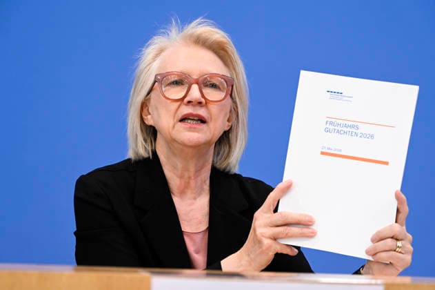 ABB BPK-GUTACHTEN - Prof. Prof. Dr. Dr. h.c. Monika Schnitzer, Vorsitzende Bericht zum Thema Vorstellung des Fruehjahrsgutachten 2026-Sachverstaendigenrat zur Begutachtung der gesamtwirtschaftlichen Entwicklung auf der BPK Bundespressekonferenz in Berlin am 27.05.2026 Berlin Deutschland *** ABB BPK GUTACHTEN Prof Prof Prof Dr Dr h c Monika Schnitzer, Chairwoman Report on the presentation of the 2026 Spring Report of the German Council of Economic Experts at the BPK Federal Press Conference in Berlin on 27 05 2026 Berlin Germany