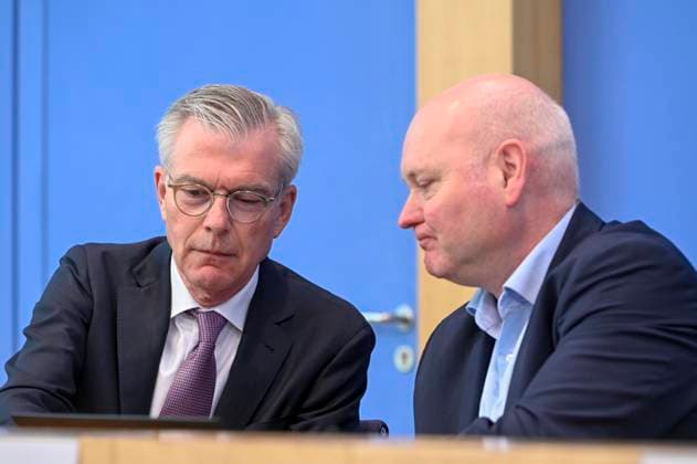 ABB BPK-GUTACHTEN - Prof. Dr. Martin Werding Prof. Dr. Achim Truger Bericht zum Thema Vorstellung des Fruehjahrsgutachten 2026-Sachverstaendigenrat zur Begutachtung der gesamtwirtschaftlichen Entwicklung auf der BPK Bundespressekonferenz in Berlin am 27.05.2026 Berlin Deutschland *** ABB BPK GUTACHTEN Prof Dr Martin Werding Prof Dr Achim Truger Report on the presentation of the Fruehjahrsgutachten 2026 Sachverstaendigenrat zur Begutachtung der gesamtwirtschaftlichen Entwicklung at the BPK Federal Press Conference in Berlin on 27 05 2026 Berlin Germany