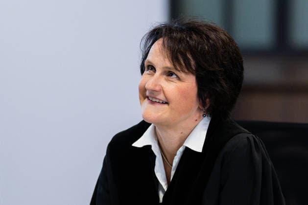 27.05.2026 - Urteilsverkündung beim Prozess gegen Daniela Klette: Der mutmaßlichen RAF-Terroristin wird versuchter Mord und die Beteiligung an bewaffneten Raubüberfällen vorgeworfen, die in einer umgebauten Reithalle vor dem Landgericht Verden (Aller) in Niedersachsen verhandelt wird. Die Staatsanwaltschaft fordert 15 Jahre Haft. Im Bild: Dr. Annette Marquardt (Staatsanwältin). , *** 27 05 2026 Verdict announced at the trial of Daniela Klette The alleged RAF terrorist is accused of attempted murder and involvement in armed robberies, which is being tried in a converted riding arena at the Verden Aller Regional Court in Lower Saxony The public prosecutors office is demanding 15 years in prison In the picture Dr Annette Marquardt P