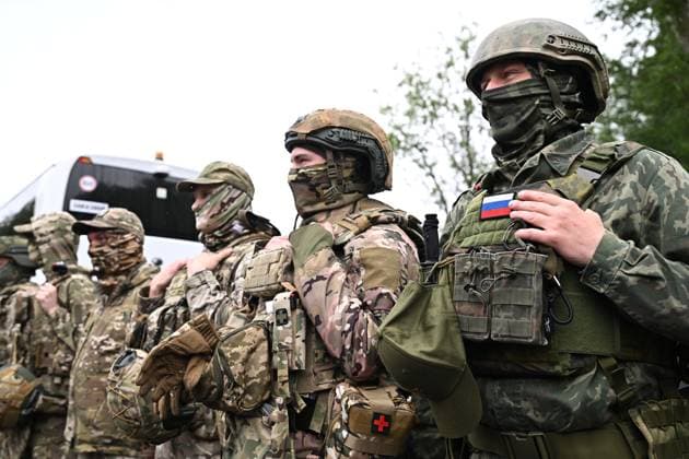 Russia Defence Contract Service Recruitment 9174389 27.05.2026 Men who signed military service contracts with Russia™s Defence Ministry gather before their departure for garrisons at a recruitment centre in Balashikha, Moscow region, Russia. Kristina Solovyova Sputnik Balashikha Moscow region Russia  Copyright: xKristinaxSolovyovax