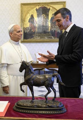 Pope Leo XIV Meets Pedro Sanchez Perez-Castejon - Vatican Pope Leo XIV receives the Prime Minister of Spain, Pedro Sanchez Perez-Castejon, in the Vatican on May 27, 2026. Photo by (EV) Simone Risoluti Vatican Media ABACAPRESS.COM Vatican Vatican (or Holy See)  Copyright: xABACAx