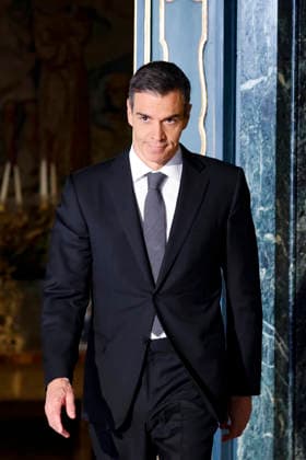 May 27, 2026, Rome, ITALY: Spain s Prime Minister, Pedro Sanchez, on his way to attend a press conference held at the Spanish Embassy to the Holy See, Rome, Italy, 27 May 2026. ANSA FABIO FRUSTACI. Rome ITALY  - ZUMAa110 20260527_zaf_a110_008 Copyright: xFabioxFrustacix