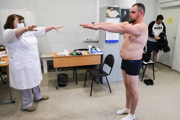 RUSSIA, MOSCOW REGION - MAY 27, 2026: A man undergoes a medical examination at the Moscow Region s recruitment center for contract military service in Balashikha, east of Moscow. Sergei Karpukhin TASS  93094665