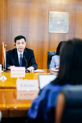 Katherina Reiche (CDU), Bundesministerin fuer Wirtschaft und Energie trifft den Vizeminister ZHOU Haibing zu einem Gespraech in Peking, 27.05.2026. Fotografiert im Auftrag des Bundesministerium fuer Wirtschaft und Energie (BMWE) Peking China *** Katherina Reiche CDU , Federal Minister for Economic Affairs and Energy meets Vice Minister ZHOU Haibing for talks in Beijing, 27 05 2026 Photographed on behalf of the Federal Ministry for Economic Affairs and Energy BMWE Beijing China Copyright: xFelixxZahn BMWEx