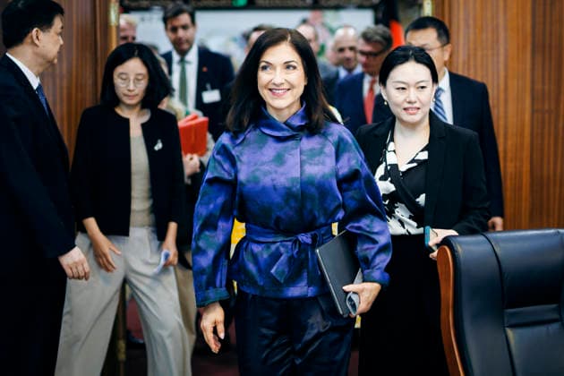 Katherina Reiche (CDU), Bundesministerin fuer Wirtschaft und Energie trifft den Vizeminister ZHOU Haibing zu einem Gespraech in Peking, 27.05.2026. Fotografiert im Auftrag des Bundesministerium fuer Wirtschaft und Energie (BMWE) Peking China *** Katherina Reiche CDU , Federal Minister for Economic Affairs and Energy meets Vice Minister ZHOU Haibing for talks in Beijing, 27 05 2026 Photographed on behalf of the Federal Ministry for Economic Affairs and Energy BMWE Beijing China Copyright: xFelixxZahn BMWEx
