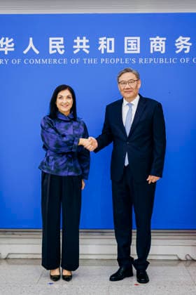 Katherina Reiche (CDU), Bundesministerin fuer Wirtschaft und Energie trifft WANG Wentao, Handelsminister Chinas zu einem Gespraech in Peking, 27.05.2026. Fotografiert im Auftrag des Bundesministerium fuer Wirtschaft und Energie (BMWE) Peking China *** Katherina Reiche CDU , Federal Minister for Economic Affairs and Energy meets WANG Wentao, Minister of Commerce of China for talks in Beijing, 27 05 2026 Photographed on behalf of the Federal Ministry for Economic Affairs and Energy BMWE Beijing China Copyright: xFelixxZahn BMWEx