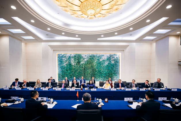 Katherina Reiche (CDU), Bundesministerin fuer Wirtschaft und Energie trifft WANG Wentao, Handelsminister Chinas zu einem Gespraech in Peking, 27.05.2026. Fotografiert im Auftrag des Bundesministerium fuer Wirtschaft und Energie (BMWE) Peking China *** Katherina Reiche CDU , Federal Minister for Economic Affairs and Energy meets WANG Wentao, Minister of Commerce of China for talks in Beijing, 27 05 2026 Photographed on behalf of the Federal Ministry for Economic Affairs and Energy BMWE Beijing China Copyright: xFelixxZahn BMWEx