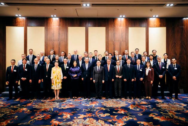 Katherina Reiche (CDU), Bundesministerin fuer Wirtschaft und Energie trifft WANG Wentao, Handelsminister Chinas zu einem Gespraech in Peking, 27.05.2026. Fotografiert im Auftrag des Bundesministerium fuer Wirtschaft und Energie (BMWE) Peking China *** Katherina Reiche CDU , Federal Minister for Economic Affairs and Energy meets WANG Wentao, Minister of Commerce of China for talks in Beijing, 27 05 2026 Photographed on behalf of the Federal Ministry for Economic Affairs and Energy BMWE Beijing China Copyright: xFelixxZahn BMWEx
