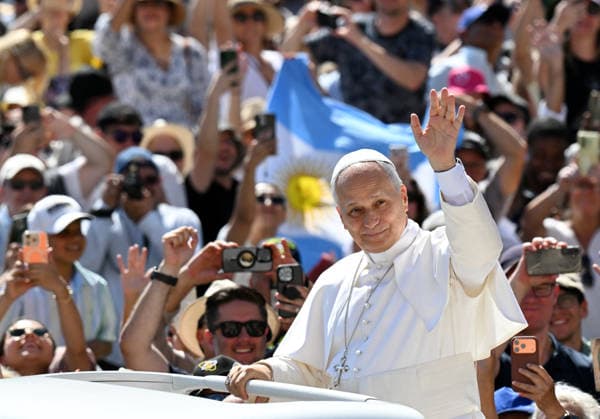 Pope Leo XIV Leads The General Audience - Vatican Pope Leo XIV attends the weekly general audience in Saint Peter’s square, Vatican on May 27, 2026. Photo by Eric Vandeville ABACAPRESS.COM Rome Vatican (or Holy See)  Copyright: xABACAx