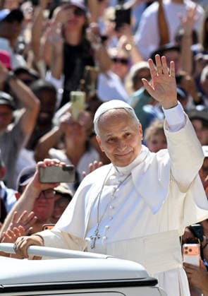 Pope Leo XIV Leads The General Audience - Vatican Pope Leo XIV attends the weekly general audience in Saint Peter’s square, Vatican on May 27, 2026. Photo by Eric Vandeville ABACAPRESS.COM Rome Vatican (or Holy See)  Copyright: xABACAx