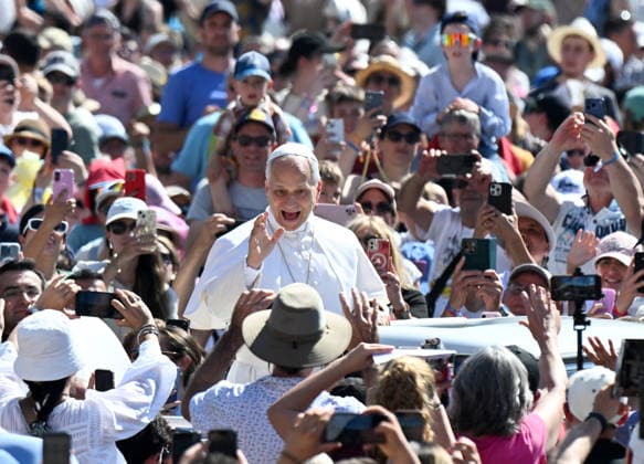 Pope Leo XIV Leads The General Audience - Vatican Pope Leo XIV attends the weekly general audience in Saint Peter’s square, Vatican on May 27, 2026. Photo by Eric Vandeville ABACAPRESS.COM Rome Vatican (or Holy See)  Copyright: xABACAx