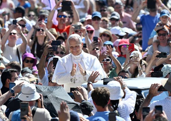 Pope Leo XIV Leads The General Audience - Vatican Pope Leo XIV attends the weekly general audience in Saint Peter’s square, Vatican on May 27, 2026. Photo by Eric Vandeville ABACAPRESS.COM Rome Vatican (or Holy See)  Copyright: xABACAx