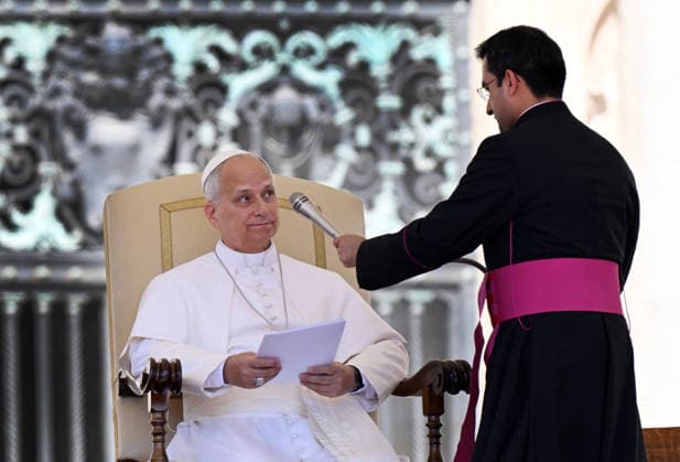 Pope Leo XIV Leads The General Audience - Vatican Pope Leo XIV attends the weekly general audience in Saint Peter’s square, Vatican on May 27, 2026. Right: Edgard Ivan Rimaycuna Inga, pope’s private secretary. Photo by Eric Vandeville ABACAPRESS.COM Rome Vatican (or Holy See)  Copyright: xABACAx