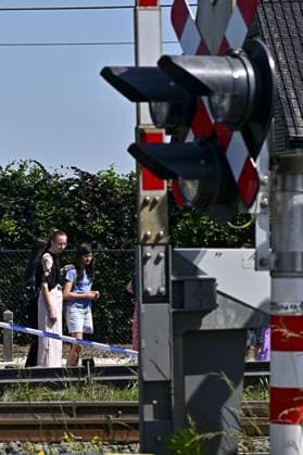 People mourn and lay flowers at the spot of Tuesday s tragic train accident in Buggenhout, on Wednesday 27 May 2026. The accident happened around 8:15 am. Four people have been killed, the driver, two children and their supervisor. According to initial reports, the level crossing was closed at the time of the accident.  DIRKxWAEM 175161909