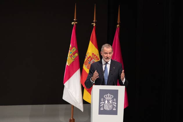 The King and Queen of Spain preside over the ceremony for the awarding of the Medals of Merit in Fine Arts 2024 King Felipe VI during the official ceremony for the presentation of the awards and the subsequent family photo with all the winners, inside the Primate Cathedral of Santa María, on May 27th, 2026, in Toledo, Castilla La Mancha Spain Their Majesties the King and Queen of Spain lead this solemn institutional ceremony to recognize the career, creativity and contribution of the honorees to the enrichment of the artistic, cultural and musical heritage of the country 27 MAY 2026 Juanma Jimé Toledo, Castilla La Mancha Toledo, Castilla La Mancha Spain  Copyright: xJuanmaxJimÃ nezx 7554014