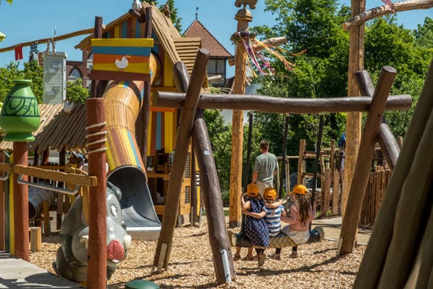 Eröffnung des neuen Themenbereichs Idefix Abenteuerland im Freizeitpark Belantis bei Leipzig. Der familienorientierte Erlebnisbereich rund um die bekannten Asterix-Figuren ist Teil der geplanten Weiterentwicklung des Parks zum zukünftigen Asterix-Park Deutschland. Eröffnung Idefix Abenteuerland *** Opening of the new Idefix Adventureland themed area at the Belantis theme park near Leipzig The family-oriented adventure area based around the well-known Asterix characters is part of the planned further development of the park into the future Asterix Park Germany Opening of Idefix Adventureland