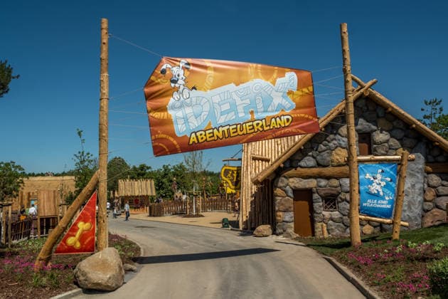 Eröffnung des neuen Themenbereichs Idefix Abenteuerland im Freizeitpark Belantis bei Leipzig. Der familienorientierte Erlebnisbereich rund um die bekannten Asterix-Figuren ist Teil der geplanten Weiterentwicklung des Parks zum zukünftigen Asterix-Park Deutschland. Eröffnung Idefix Abenteuerland *** Opening of the new Idefix Adventureland themed area at the Belantis theme park near Leipzig The family-oriented adventure area based around the well-known Asterix characters is part of the planned further development of the park into the future Asterix Park Germany Opening of Idefix Adventureland