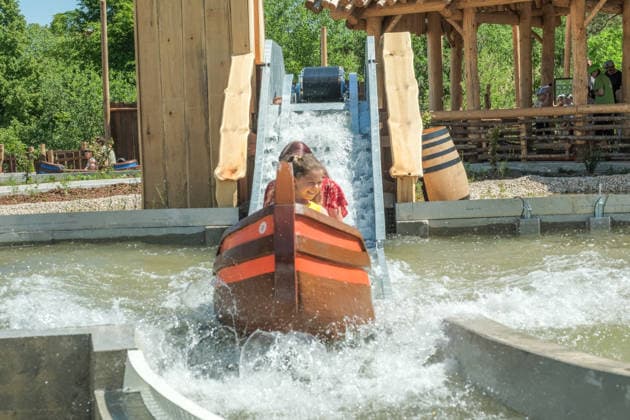 Eröffnung des neuen Themenbereichs Idefix Abenteuerland im Freizeitpark Belantis bei Leipzig. Der familienorientierte Erlebnisbereich rund um die bekannten Asterix-Figuren ist Teil der geplanten Weiterentwicklung des Parks zum zukünftigen Asterix-Park Deutschland. Eröffnung Idefix Abenteuerland *** Opening of the new Idefix Adventureland themed area at the Belantis theme park near Leipzig The family-oriented adventure area based around the well-known Asterix characters is part of the planned further development of the park into the future Asterix Park Germany Opening of Idefix Adventureland
