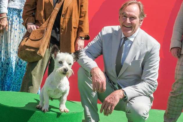 Eröffnung des neuen Themenbereichs Idefix Abenteuerland im Freizeitpark Belantis bei Leipzig. Der familienorientierte Erlebnisbereich rund um die bekannten Asterix-Figuren ist Teil der geplanten Weiterentwicklung des Parks zum zukünftigen Asterix-Park Deutschland. Burkard Jung mit Idefix Eröffnung Idefix Abenteuerland *** Opening of the new Idefix Adventureland themed area at the Belantis theme park near Leipzig The family-oriented adventure area based around the well-known Asterix characters is part of the planned further development of the park into the future Asterix Park Germany Burkard Jung with Idefix Opening of Idefix Adventureland
