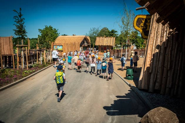 Eröffnung des neuen Themenbereichs Idefix Abenteuerland im Freizeitpark Belantis bei Leipzig. Der familienorientierte Erlebnisbereich rund um die bekannten Asterix-Figuren ist Teil der geplanten Weiterentwicklung des Parks zum zukünftigen Asterix-Park Deutschland. Eröffnung Idefix Abenteuerland *** Opening of the new Idefix Adventureland themed area at the Belantis theme park near Leipzig The family-oriented adventure area based around the well-known Asterix characters is part of the planned further development of the park into the future Asterix Park Germany Opening of Idefix Adventureland