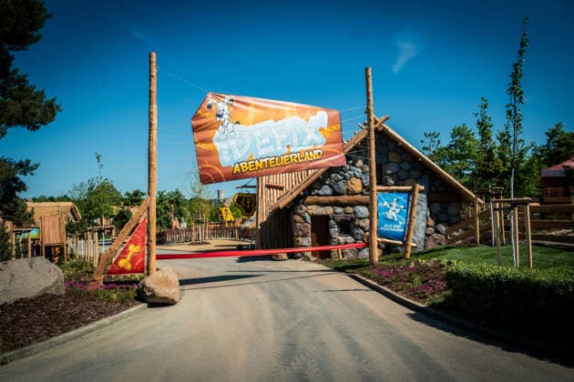 Eröffnung des neuen Themenbereichs Idefix Abenteuerland im Freizeitpark Belantis bei Leipzig. Der familienorientierte Erlebnisbereich rund um die bekannten Asterix-Figuren ist Teil der geplanten Weiterentwicklung des Parks zum zukünftigen Asterix-Park Deutschland. Eröffnung Idefix Abenteuerland *** Opening of the new Idefix Adventureland themed area at the Belantis theme park near Leipzig The family-oriented adventure area based around the well-known Asterix characters is part of the planned further development of the park into the future Asterix Park Germany Opening of Idefix Adventureland
