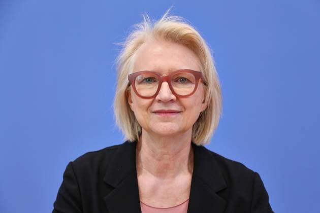 Berlin, Deutschland, 27.05.2026: Bundespressekonferenz: Vorstellung des Frühjahrsgutachten 2026 - Sachverständigenrat zur Begutachtung der gesamtwirtschaftlichen Entwicklung: Monika Schnitzer *** Berlin, Germany, 27 05 2026 Federal Press Conference Presentation of the Spring Report 2026 German Council of Economic Experts Monika Schnitzer Copyright: xdtsxNachrichtenagenturx dts_120834