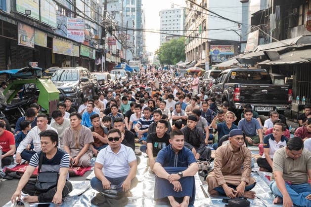 May 27, 2026, Manila, Metro Manila, Philippines: Hundreds of muslims gather near the Golden mosque in Manila to celebrate Eid l Adha. Manila Philippines  - ZUMAy102 20260527_zip_y102_005 Copyright: xKenosisxYapx