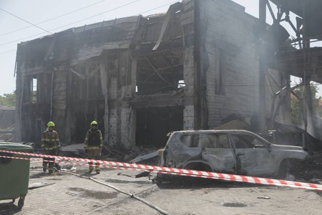 Russian attack injures 11 in Odesa ODESA, UKRAINE - MAY 27: Emergency services operate in the area where a Russian Shahed drone strike hit, injuring 11 people including two children in Odesa, Ukraine on May 27, 2026. Two stores and a post office were damaged in the attack. Nina Lyashonok Anadolu Odesa Ukraine. Editorial use only. Please get in touch for any other usage.  Copyright: x2026xAnadoluxNinaxLyashonokx