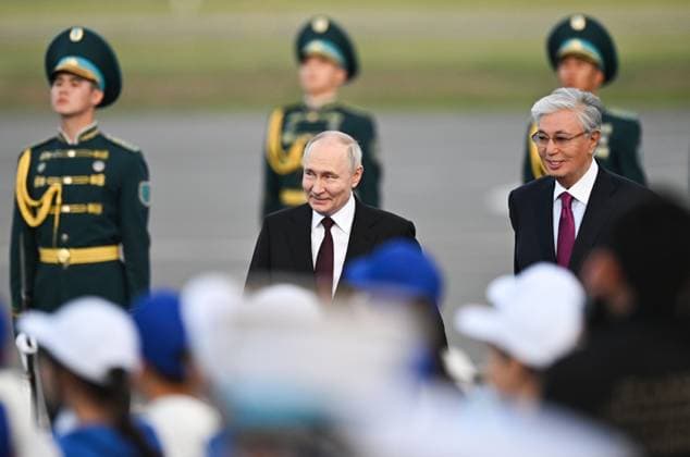Kazakhstan Russia 9174618 27.05.2026 Russian President Vladimir Putin and Kazakh President Kassym-Jomart Tokayev attend a welcome ceremony upon Putin s arrival at Nursultan Nazarbayev International Airport in Astana, Kazakhstan. Sergey Bobylev Sputnik Astana Kazakhstan  Copyright: xSergeyxBobylevx