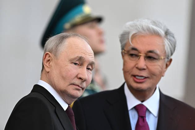 Kazakhstan Russia 9174621 27.05.2026 Russian President Vladimir Putin and Kazakh President Kassym-Jomart Tokayev attend a welcome ceremony upon Putin s arrival at Nursultan Nazarbayev International Airport in Astana, Kazakhstan. Sergey Bobylev Sputnik Astana Kazakhstan  Copyright: xSergeyxBobylevx