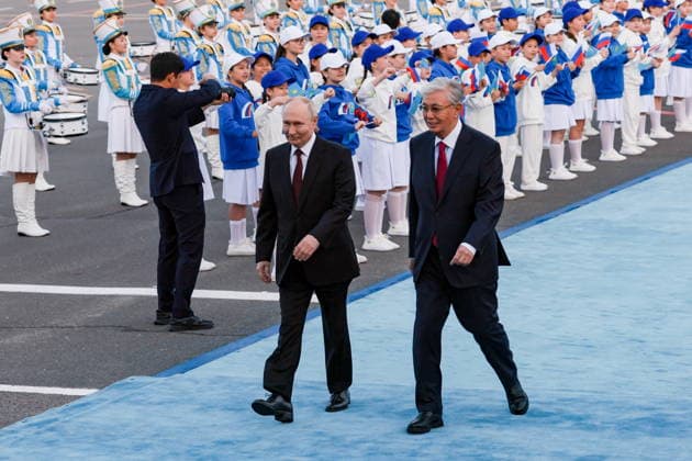 KAZAKHSTAN, ASTANA - MAY 27, 2026: Russia s President Putin and Kazakhstan s President Kassym-Jomart Tokayev (L-R front) are seen during a ceremony marking Putin s arrival at Nursultan Nazarbayev International Airport. The Russian president arrived in Kazakhstan on a state visit Astana Kazakhstan  - ZUMAt113 20260527_zaa_t113_426 Copyright: xAlexanderxShcherbakx