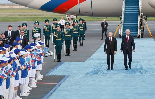 Kazakhstan Russia 9174626 27.05.2026 Russian President Vladimir Putin and Kazakh President Kassym-Jomart Tokayev attend a welcome ceremony upon Putin s arrival at Nursultan Nazarbayev International Airport in Astana, Kazakhstan. Alexander Shcherbak Sputnik Astana Kazakhstan  Copyright: xAlexanderxShcherbakx
