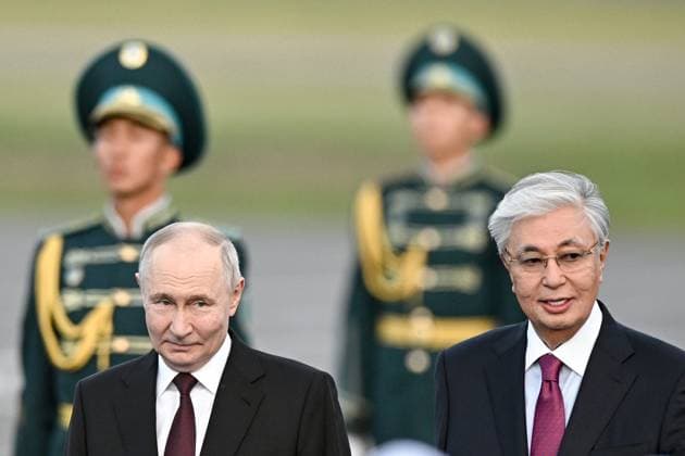 Kazakhstan Russia 9174628 27.05.2026 Russian President Vladimir Putin and Kazakh President Kassym-Jomart Tokayev attend a welcome ceremony upon Putin s arrival at Nursultan Nazarbayev International Airport in Astana, Kazakhstan. Sergey Bobylev Sputnik Astana Kazakhstan  Copyright: xSergeyxBobylevx