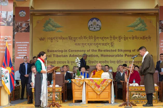 May 27, 2026, Dharamshala, Himachal Pradesh, India: Yeshi Wangmo (l), Chief Justice Commissioner of the Tibetan Supreme Justice Commission (TSJC) administrating oath to Penpa Tsering (r) as Sikyong in presence of Tibetan Spiritual Leader the Dalai Lama (C) at Tsuglakhang Temple Mcledoganj, Dharamshala on Wednesday. ..NOTE; EDITORIAL USE ONLY. Dharamshala India  - ZUMAb235 20260527_zip_b235_011 Copyright: xShaileshxBhatnagarx