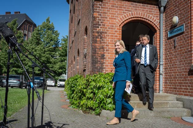 Bundesgesundheitsministerin, Nina Warken, Vorstandsvorsitzender, Charité, Heyo K. Kroemer Berlin, Pressestatement, Bundesgesundheitsministerin, Nina Warken, Vorstandsvorsitzender, Charité, Heyo K. Kroemer, Charité, Campus Mitte Berlin Berlin GER *** Federal Minister of Health, Nina Warken, Chairman of the Board, Charité, Heyo K Kroemer Berlin, Press statement, Federal Minister of Health, Nina Warken, Chairman of the Board, Charité, Heyo K Kroemer, Charité, Campus Mitte Berlin Berlin GER
