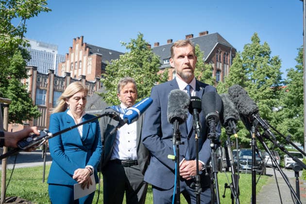 Bundesgesundheitsministerin, Nina Warken, Vorstandsvorsitzender, Charité, Heyo K. Kroemer Berlin, Pressestatement, Bundesgesundheitsministerin, Nina Warken, Vorstandsvorsitzender, Charité, Heyo K. Kroemer, Charité, Campus Mitte Berlin Berlin GER *** Federal Minister of Health, Nina Warken, Chairman of the Board, Charité, Heyo K Kroemer Berlin, Press statement, Federal Minister of Health, Nina Warken, Chairman of the Board, Charité, Heyo K Kroemer, Charité, Campus Mitte Berlin Berlin GER