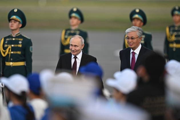 KAZAKHSTAN, ASTANA - MAY 27, 2026: Russia s President Putin and Kazakhstan s President Kassym-Jomart Tokayev (L-R front) are seen during a ceremony marking Putin s arrival at Nursultan Nazarbayev International Airport. The Russian president arrived in Kazakhstan on a state visit Astana Kazakhstan  - ZUMAt113 20260527_zaa_t113_440 Copyright: xSergeixBobylevx