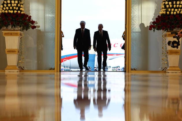 KAZAKHSTAN, ASTANA - MAY 27, 2026: Kazakhstan s President Kassym-Jomart Tokayev (L) and Russia s President Putin are seen during a ceremony marking Putin s arrival at Nursultan Nazarbayev International Airport. The Russian president arrived in Kazakhstan on a state visit Astana Kazakhstan  - ZUMAt113 20260527_zaa_t113_511 Copyright: xAlexanderxKazakovx