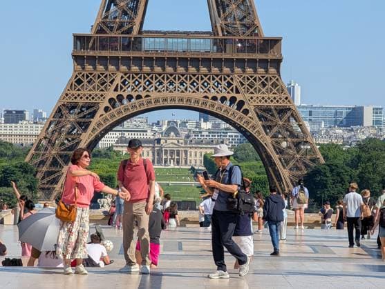 People cool off at Trocadero in Paris PARIS, FRANCE - MAY 27: People spend time at the Trocadero in front of the Eiffel Tower, as Parisians and tourists use the fountains to cool off during a heatwave affecting Paris, France, on May 27, 2026. Luc Auffret Anadolu Paris France. Editorial use only. Please get in touch for any other usage.  Copyright: x2026xAnadoluxLucxAuffretx