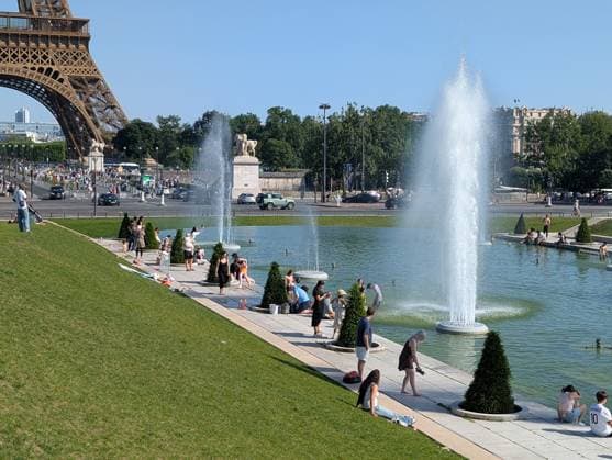 People cool off at Trocadero in Paris PARIS, FRANCE - MAY 27: People spend time at the Trocadero in front of the Eiffel Tower, as Parisians and tourists use the fountains to cool off during a heatwave affecting Paris, France, on May 27, 2026. Luc Auffret Anadolu Paris France. Editorial use only. Please get in touch for any other usage.  Copyright: x2026xAnadoluxLucxAuffretx